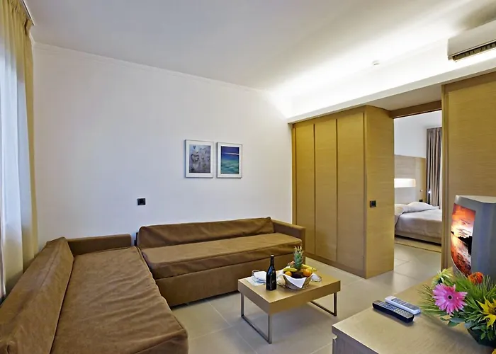 卡拉维尔海滩酒店 马尔马里