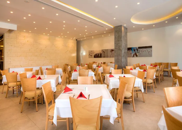 卡拉维尔海滩酒店 度假村 4*