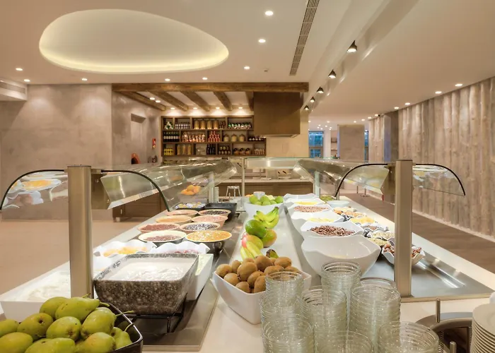 卡拉维尔海滩酒店 4*