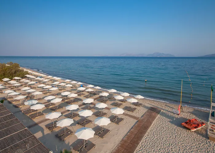 卡拉维尔海滩酒店