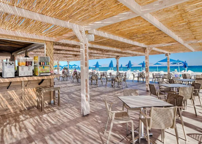 卡拉维尔海滩酒店